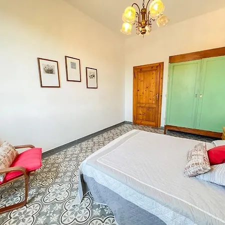 Deluxe Luccafree Parking - 5 Minutes From Center Apartment *