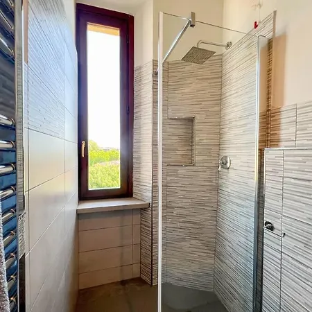 Deluxe Luccafree Parking - 5 Minutes From Center Apartment
