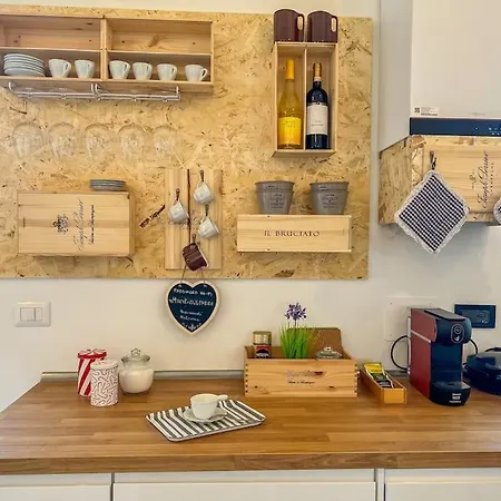 Deluxe Luccafree Parking - 5 Minutes From Center Apartment